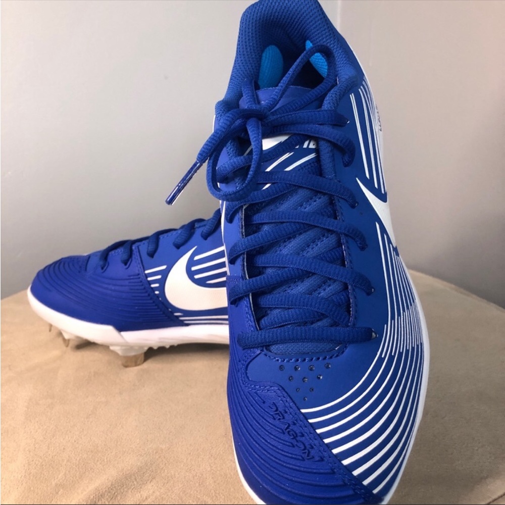 New without tag Nike cleats